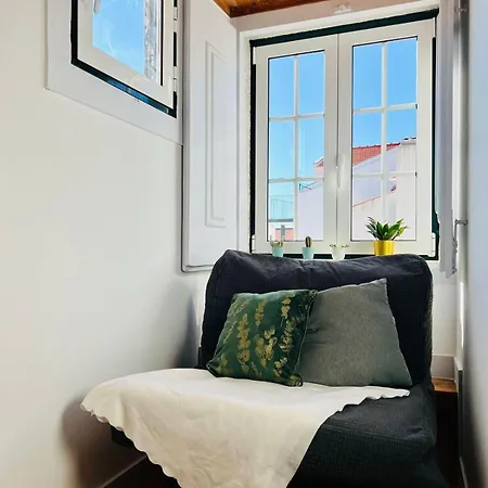 Cozy In Bairro Alto Cais Do Sodre * ליסבון