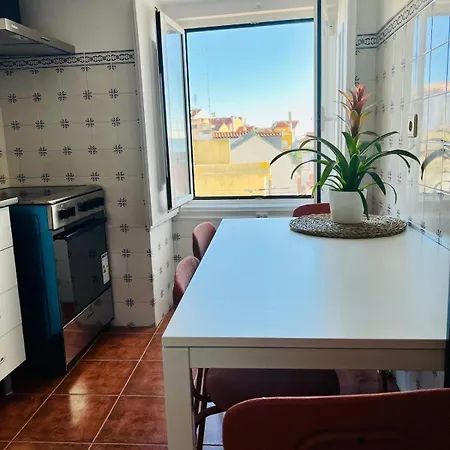 Cozy In Bairro Alto Cais Do Sodre * ליסבון