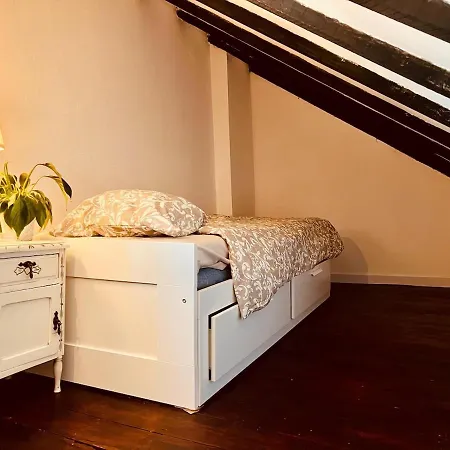 Cozy In Bairro Alto Cais Do Sodre ליסבון