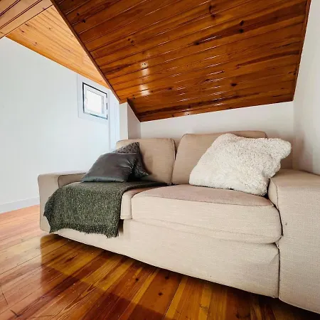 Апартаменты Cozy In Bairro Alto Cais Do Sodre Лиссабон